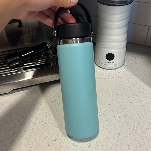 20oz Hydroflask Light Blue Color - Picture 3 of 5